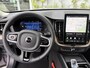 Volvo XC60 2.0 T6 Plug-in hybrid AWD Ultra Dark | Stoel-/Stuurverwarming | Getint Glas | Head-up Display | Adaptieve Cruise Control | Luchtvering | Trekhaak | BLIS |