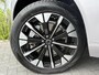Volvo XC60 2.0 T6 Plug-in hybrid AWD Ultra Dark | Stoel-/Stuurverwarming | Getint Glas | Head-up Display | Adaptieve Cruise Control | Luchtvering | Trekhaak | BLIS |