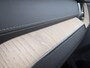 Volvo XC60 2.0 T6 Plug-in hybrid AWD Ultra Dark | Stoel-/Stuurverwarming | Getint Glas | Head-up Display | Adaptieve Cruise Control | Luchtvering | Trekhaak | BLIS |