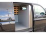 Volkswagen Transporter 2.0 TDI 150 PK DSG L1 Bulli | Trekhaak | Achterdeuren | Passagiersstoel | Adaptive cruise | Navigatie | Verwarmde voorruit | 17" LMV