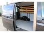 Volkswagen Transporter 2.0 TDI 150 PK DSG L1 Bulli | Trekhaak | Achterdeuren | Passagiersstoel | Adaptive cruise | Navigatie | Verwarmde voorruit | 17" LMV