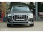 Audi Q3 45 TFSI e S edition | ACC | Sportstoelen | Trekhaak | Stoelverwarming | LED | 19 Inch | Camera | Longlife onderhoud | Zeer netjes | Alcantara inleg | Daytona grey