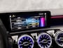Mercedes-Benz A-klasse 250 e AMG Sport 218Pk Automaat (PANORAMADAK, GROOT NAVI, SFEERVERLICHTING, CAMERA, GETINT GLAS, SPORTSTOELEN, LEDER/ALCANTARA, STOELVERWARMING, NIEUWSTAAT)