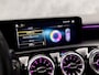 Mercedes-Benz A-klasse 250 e AMG Sport 218Pk Automaat (PANORAMADAK, GROOT NAVI, SFEERVERLICHTING, CAMERA, GETINT GLAS, SPORTSTOELEN, LEDER/ALCANTARA, STOELVERWARMING, NIEUWSTAAT)
