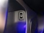 Mercedes-Benz A-klasse 250 e AMG Sport 218Pk Automaat (PANORAMADAK, GROOT NAVI, SFEERVERLICHTING, CAMERA, GETINT GLAS, SPORTSTOELEN, LEDER/ALCANTARA, STOELVERWARMING, NIEUWSTAAT)