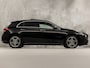 Mercedes-Benz A-klasse 250 e AMG Sport 218Pk Automaat (PANORAMADAK, GROOT NAVI, SFEERVERLICHTING, CAMERA, GETINT GLAS, SPORTSTOELEN, LEDER/ALCANTARA, STOELVERWARMING, NIEUWSTAAT)