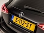 Mercedes-Benz A-klasse 250 e AMG Sport 218Pk Automaat (PANORAMADAK, GROOT NAVI, SFEERVERLICHTING, CAMERA, GETINT GLAS, SPORTSTOELEN, LEDER/ALCANTARA, STOELVERWARMING, NIEUWSTAAT)