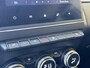 Renault Captur 1.6 E-Tech PHEV 160pk Intens | Trekhaak | Stoelverwarming | 18 Inch | Dodehoeksensoren | Camera | Climate Control |