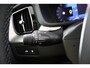 Volvo XC60 Plus Black Edition Recharge Plug-In Hybrid AWD | Elektrisch glazen panorama-dak | Lichtmetalen velgen 21" | Luxe lederen/stof bekleding