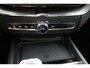 Volvo XC60 Plus Black Edition Recharge Plug-In Hybrid AWD | Elektrisch glazen panorama-dak | Lichtmetalen velgen 21" | Luxe lederen/stof bekleding