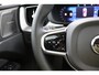 Volvo XC60 Plus Black Edition Recharge Plug-In Hybrid AWD | Elektrisch glazen panorama-dak | Lichtmetalen velgen 21" | Luxe lederen/stof bekleding