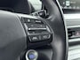 Hyundai Kona Electric EV COMFORT 64 kWh | UNIEK! | FACELIFT MODEL! | LAGE KMSTAND! | 3 FASEN | WARMTEPOMP | CAMERA | CLIMA | CRUISE ADAPT. | NAVI | PRIVACY GLASS | DAKRAILING | APPLE CAR PLAY & ADROID AUTO | PDC |