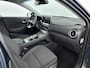 Hyundai Kona Electric EV COMFORT 64 kWh | UNIEK! | FACELIFT MODEL! | LAGE KMSTAND! | 3 FASEN | WARMTEPOMP | CAMERA | CLIMA | CRUISE ADAPT. | NAVI | PRIVACY GLASS | DAKRAILING | APPLE CAR PLAY & ADROID AUTO | PDC |