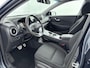 Hyundai Kona Electric EV COMFORT 64 kWh | UNIEK! | FACELIFT MODEL! | LAGE KMSTAND! | 3 FASEN | WARMTEPOMP | CAMERA | CLIMA | CRUISE ADAPT. | NAVI | PRIVACY GLASS | DAKRAILING | APPLE CAR PLAY & ADROID AUTO | PDC |