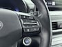 Hyundai Kona Electric EV PREMIUM 64 kWh | 3- FASE | NAVI | CLIMA | ADAPT. CRUISE | CAMERA | HUD | LEDER | STUUR- & STOELVERWARMING | WARMTEPOMP | PRIVACY GLASS | WLTP 481 KM! |