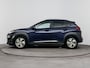 Hyundai Kona Electric EV PREMIUM 64 kWh | 3- FASE | NAVI | CLIMA | ADAPT. CRUISE | CAMERA | HUD | LEDER | STUUR- & STOELVERWARMING | WARMTEPOMP | PRIVACY GLASS | WLTP 481 KM! |