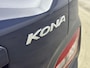Hyundai Kona Electric EV PREMIUM 64 kWh | 3- FASE | NAVI | CLIMA | ADAPT. CRUISE | CAMERA | HUD | LEDER | STUUR- & STOELVERWARMING | WARMTEPOMP | PRIVACY GLASS | WLTP 481 KM! |
