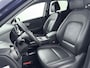 Hyundai Kona Electric EV PREMIUM 64 kWh | 3- FASE | NAVI | CLIMA | ADAPT. CRUISE | CAMERA | HUD | LEDER | STUUR- & STOELVERWARMING | WARMTEPOMP | PRIVACY GLASS | WLTP 481 KM! |
