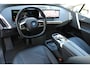 BMW iX xDrive40 Executive 77 kWh | SoH 100% | Incl. 12 maanden Garantie | 360° Camera | Elektrisch verstelbare stoelen/stuurwiel | Dodehoekdetectie | Stoelverwarming | Elektrische kofferbakklep | Draadloze telefoonlader | Keyless entry/start | 22 Inch LMV | Origineel NL Auto | NAP |