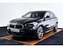 BMW X2 sDrive20i High Executive M Sport - Trekhaak - Panoramadak - Head up - Cruise Control - Driving/Parking Assistant - Comfort Access - Elektrisch inklapbare buitenspiegels - Elektrisch verstelbare lendensteunen -