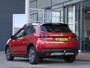 Peugeot 2008 1.2 PureTech Allure | Panoramadak | Stoelverwarming | Trekhaak | Achteruitrijcamera | Navigatie | Apple carplay | Lichtmetalen velgen | Climate control | Cruise control |