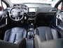 Peugeot 2008 1.2 PureTech Allure | Panoramadak | Stoelverwarming | Trekhaak | Achteruitrijcamera | Navigatie | Apple carplay | Lichtmetalen velgen | Climate control | Cruise control |