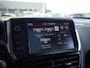 Peugeot 2008 1.2 PureTech Allure | Panoramadak | Stoelverwarming | Trekhaak | Achteruitrijcamera | Navigatie | Apple carplay | Lichtmetalen velgen | Climate control | Cruise control |