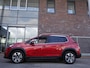 Peugeot 2008 1.2 PureTech Allure | Panoramadak | Stoelverwarming | Trekhaak | Achteruitrijcamera | Navigatie | Apple carplay | Lichtmetalen velgen | Climate control | Cruise control |