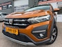 Dacia Sandero Stepway 1.0 TCe 100 Bi-Fuel Comfort met parkeersensoren / camera en bluetooth telefoon / media en navigatie en airco