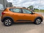 Dacia Sandero Stepway 1.0 TCe 100 Bi-Fuel Comfort met parkeersensoren / camera en bluetooth telefoon / media en navigatie en airco