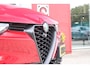 Alfa Romeo Tonale 1.3T PHEV 280PK EDIZIONE BUSINESS | AFNEEMBARE TREKHAAK | ALL SEASON BANDEN | PREMIUM PACK: LEDEREN BEKLEDING/GEVENTILEERDE VOORSTOELEN/4-VOUDIG ELEKTRISCH VERSTELBARE LENDESTEUN VOORSTOELEN/HOOGGLANS ZWARTE RAAMOMLIJSTING/AMBIENT LIGHTING | TECHNOLOGY PACK: PAARKEERWAARSCHUWING VOOR ACHTER ZIJKANT/AUTOMATISCHE INPARKEERHULP MET EXIT ASSIST/360° CAMERA/AUTONOMOUS DRIVING LEVEL 2 MET O.A. ADAPTIVE CRUISE CONTROL/BLIND SPOT DETECTION/AUTOMATISCH DIMMENDE BUITENSPIEGELS/ELEKTRISCH BEDIENBARE ACHTERKLEP/DRAADLOZE TELEFOONLADER | WINTERPACK: STOELVERWARMING VOOR/STUURVERWARMING/VERWARMBARE RUITENSPROEIERS | HARMAN KARDON SOUND SYSTEM | DRAADLOZE APPLE CARPLAY/ANDROID AUTO | NAVIGATIE | 20" LICHTMETALEN VELGEN "GRAPHITE GREY" |