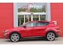 Alfa Romeo Tonale 1.3T PHEV 280PK EDIZIONE BUSINESS | AFNEEMBARE TREKHAAK | ALL SEASON BANDEN | PREMIUM PACK: LEDEREN BEKLEDING/GEVENTILEERDE VOORSTOELEN/4-VOUDIG ELEKTRISCH VERSTELBARE LENDESTEUN VOORSTOELEN/HOOGGLANS ZWARTE RAAMOMLIJSTING/AMBIENT LIGHTING | TECHNOLOGY PACK: PAARKEERWAARSCHUWING VOOR ACHTER ZIJKANT/AUTOMATISCHE INPARKEERHULP MET EXIT ASSIST/360° CAMERA/AUTONOMOUS DRIVING LEVEL 2 MET O.A. ADAPTIVE CRUISE CONTROL/BLIND SPOT DETECTION/AUTOMATISCH DIMMENDE BUITENSPIEGELS/ELEKTRISCH BEDIENBARE ACHTERKLEP/DRAADLOZE TELEFOONLADER | WINTERPACK: STOELVERWARMING VOOR/STUURVERWARMING/VERWARMBARE RUITENSPROEIERS | HARMAN KARDON SOUND SYSTEM | DRAADLOZE APPLE CARPLAY/ANDROID AUTO | NAVIGATIE | 20" LICHTMETALEN VELGEN "GRAPHITE GREY" |