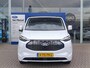 Ford E-Transit Cust. 320 L2H1 Limited 71 kWh DC | 136PK | Adaptieve Cruise | Dodehoeksensoren | 360-graden camera | Trekhaak | 5-zits | Navigatie | Direct beschikbaar! | 2 AGM-accu's
