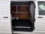 Volkswagen Transporter Bedrijfswagens 2.0 TDI 204 PK L2H1 Highline | Trekhaak | Parkeerhulp | ACC | Versterkte Vering | Carplay | 17'' |