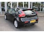 Volvo V40 T4 180PK Automaat Momentum | Org. NL | Trekhaak | PDC V+A | Climate control | 17" LMV | Bluetooth |