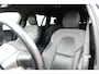 Volvo V60 2.0 B3 Plus Dark | Elektrisch Verstelbare Sportstoelen | Harman Kardon Geluidsinstallatie | Stoelverwarming | Elektrisch Inklapbare Trekhaak | Pilot Assist | Adaptieve Cruise Control