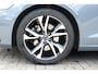 Volvo V60 2.0 B3 Plus Dark | Elektrisch Verstelbare Sportstoelen | Harman Kardon Geluidsinstallatie | Stoelverwarming | Elektrisch Inklapbare Trekhaak | Pilot Assist | Adaptieve Cruise Control