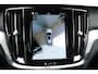 Volvo V60 2.0 B3 Plus Dark | Elektrisch Verstelbare Sportstoelen | Harman Kardon Geluidsinstallatie | Stoelverwarming | Elektrisch Inklapbare Trekhaak | Pilot Assist | Adaptieve Cruise Control