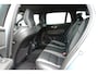 Volvo V60 2.0 B3 Plus Dark | Elektrisch Verstelbare Sportstoelen | Harman Kardon Geluidsinstallatie | Stoelverwarming | Elektrisch Inklapbare Trekhaak | Pilot Assist | Adaptieve Cruise Control