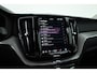 Volvo XC60 2.0 T6 Plug-in hybrid AWD Plus Dark | Pano-dak | Trekhaak | Adap. Cruise | 360 camera | Dodehoek (Blis)