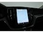 Volvo XC60 2.0 T6 Plug-in hybrid AWD Plus Dark | Pano-dak | Trekhaak | Adap. Cruise | 360 camera | Dodehoek (Blis)