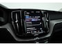 Volvo XC60 2.0 T6 Plug-in hybrid AWD Plus Dark | Pano-dak | Trekhaak | Adap. Cruise | 360 camera | Dodehoek (Blis)