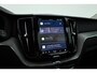 Volvo XC60 2.0 T6 Plug-in hybrid AWD Plus Dark | Pano-dak | Trekhaak | Adap. Cruise | 360 camera | Dodehoek (Blis)