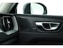 Volvo XC60 2.0 T6 Plug-in hybrid AWD Plus Dark | Pano-dak | Trekhaak | Adap. Cruise | 360 camera | Dodehoek (Blis)
