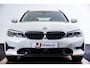 BMW 3-Serie Touring 320d Business Edition Plus Sport Line - Active Cruise Control - Sportstoelen - Hifi - Comfort Access - Active Guard Plus - Live Cockpit Professional - Active Guard Plus - Elektrisch verwarmde voorstoelen -