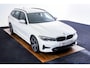 BMW 3-Serie Touring 320d Business Edition Plus Sport Line - Active Cruise Control - Sportstoelen - Hifi - Comfort Access - Active Guard Plus - Live Cockpit Professional - Active Guard Plus - Elektrisch verwarmde voorstoelen -