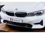 BMW 3-Serie Touring 320d Business Edition Plus Sport Line - Active Cruise Control - Sportstoelen - Hifi - Comfort Access - Active Guard Plus - Live Cockpit Professional - Active Guard Plus - Elektrisch verwarmde voorstoelen -