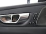 Volvo XC60 2.0 T6 Plug-in hybrid AWD Plus Dark | Panoramadak | Cruise Control Adaptief | Head-Up | 360° Camera | Harman / Kardon | Voorstoelen met Geheugen | Stoelverwarming | Apple Carplay/Android Auto |