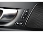 Volvo XC60 Plus Black Edition Recharge Plug-In Hybrid AWD | Luchtvering | HU-Display | Trekhaak | 360 Camera |