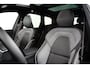 Volvo XC60 Plus Black Edition Recharge Plug-In Hybrid AWD | Luchtvering | HU-Display | Trekhaak | 360 Camera |
